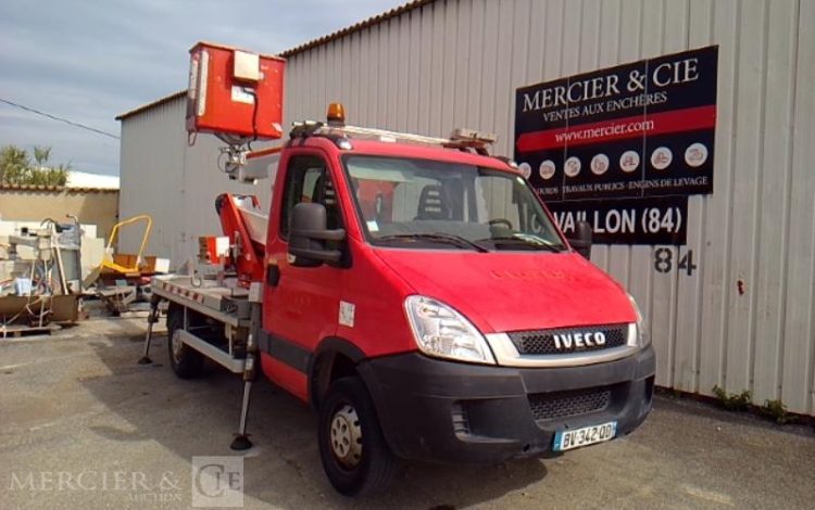 IVECO 35S11 NACELLE SUR VL 20M 4611H ROUGE BV-342-QD