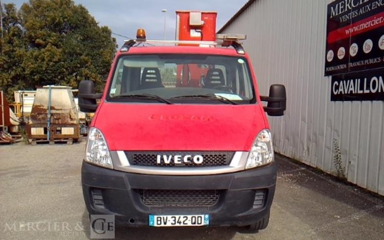 IVECO 35S11 NACELLE SUR VL 20M 4611H ROUGE BV-342-QD