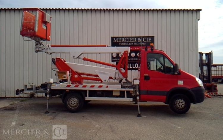 IVECO 35S11 NACELLE SUR VL 20M 4611H ROUGE BV-342-QD