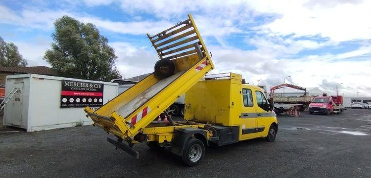 RENAULT MASTER BENNE 2,3 DCI – 125 CH AVEC COFFRE ACIER – DIESEL – 313314 KMS – AN 2012 JAUNE BZ-854-XH