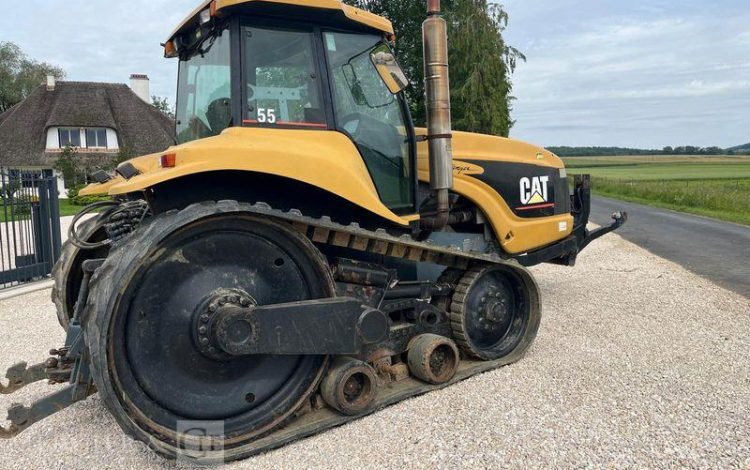 CATERPILLAR TRACTEUR SUR CHENILLES DIESEL – 10700 HEURES – SUR DESIGNATION  CAT55