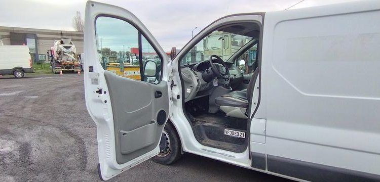 RENAULT TRAFIC CONFORT L1  CF-782-LQ