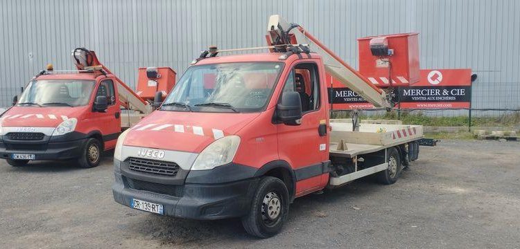 IVECO 35S11 AVEC NACELLE MULTITEL 160ALU 16M ROUGE CR-139-RT