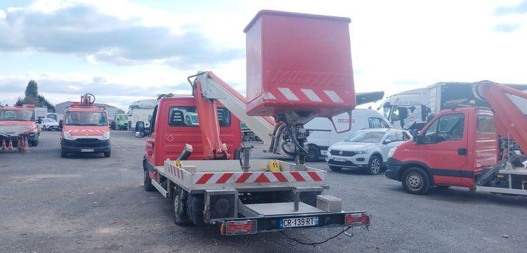 IVECO 35S11 AVEC NACELLE MULTITEL 160ALU 16M ROUGE CR-139-RT