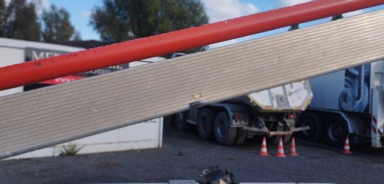 IVECO 35S11 AVEC NACELLE MULTITEL 160ALU 16M ROUGE CR-139-RT