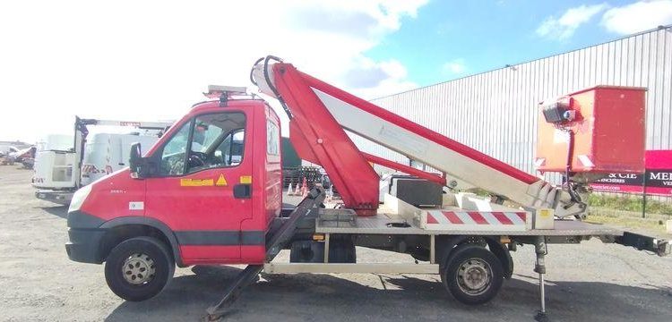 IVECO 35S11 AVEC NACELLE MULTITEL MT202DS 20M  CW-337-FK