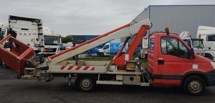 IVECO 35S11 AVEC NACELLE MULTITEL 160ALUDS  CW-511-FK