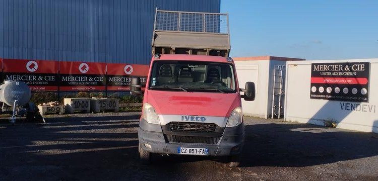 IVECO 35C13 BENNE SIMPLE CABINE COFFRE  CZ-851-FA