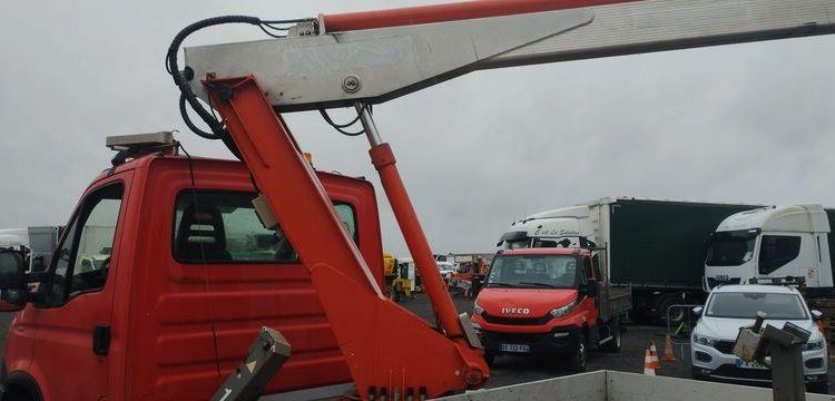 IVECO DAILY AVEC NACELLE MULTITEL 160ALU/DS 16M  DB-599-LQ