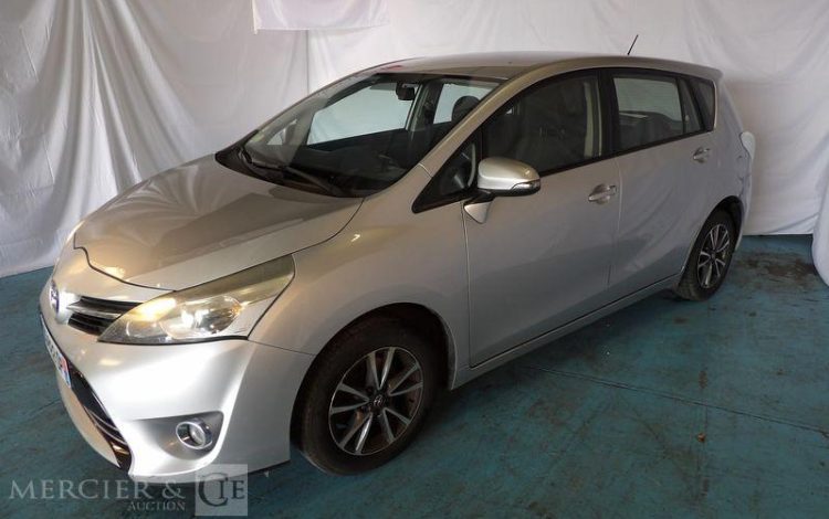 TOYOTA VERSO 1,6 D-4D 110CH DYNAMIC GRIS DG-822-DP