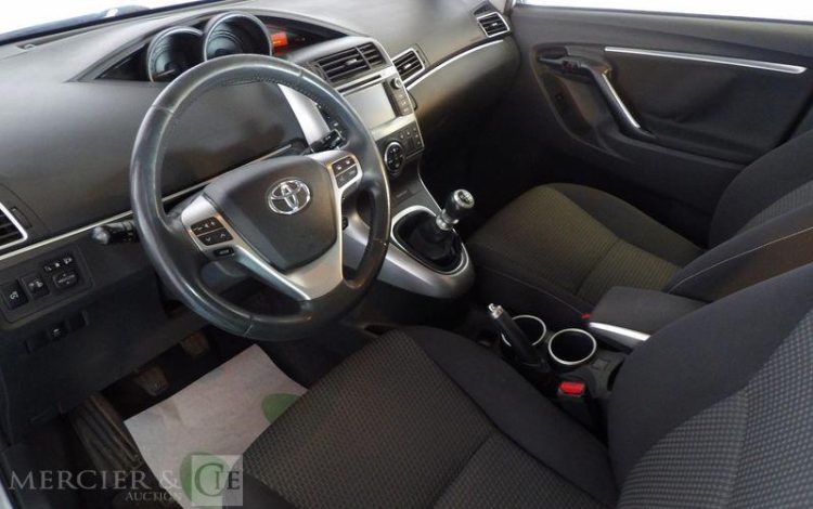 TOYOTA VERSO 1,6 D-4D 110CH DYNAMIC GRIS DG-822-DP