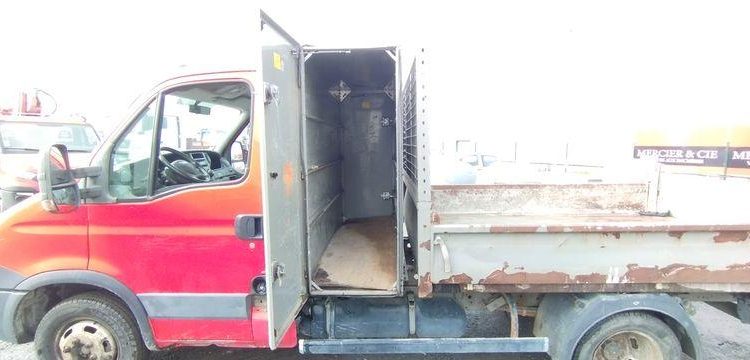 IVECO 35C BENNE SIMPLE CABINE COFFRE  DH-036-MP