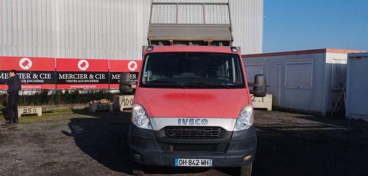 IVECO 35C13 BENNE SIMPLE CABINE COFFRE  DH-842-WH