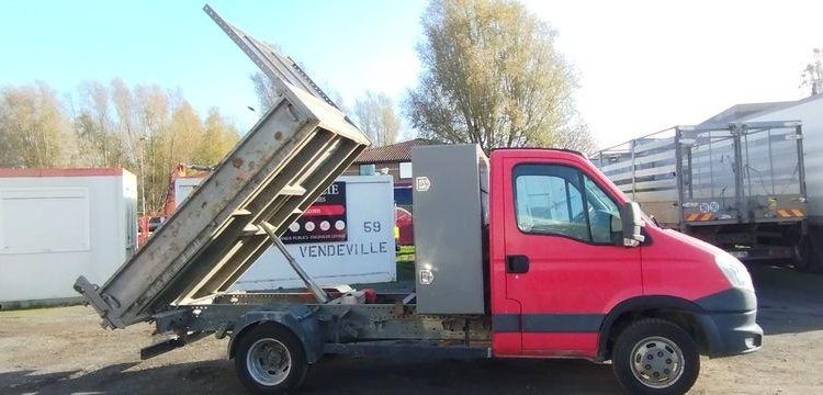 IVECO 35C13 BENNE SIMPLE CABINE COFFRE  DH-842-WH