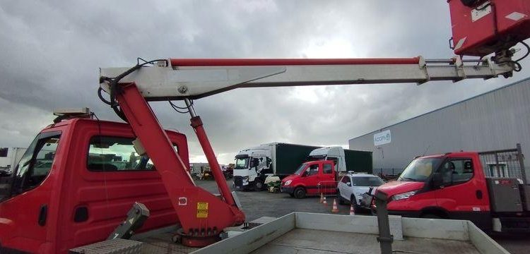 IVECO 35S11 AVEC NACELLE MULTITEL 160ALUDS  DQ-604-QR