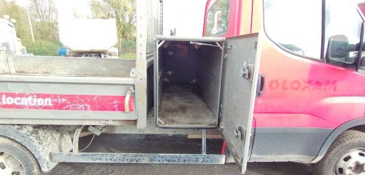 IVECO DAILY 35C13 BENNE SIMPLE CABINE COFFRE NON ROULANT  DY-574-WM