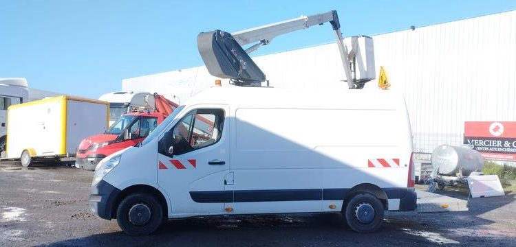 RENAULT MASTER AVEC NACELLE KLUBB K26  EC-616-WD