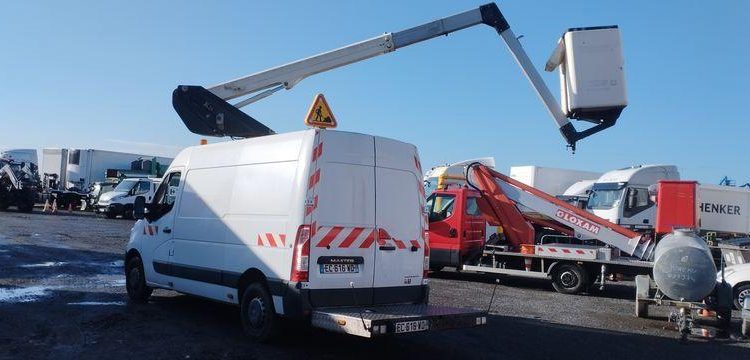 RENAULT MASTER AVEC NACELLE KLUBB K26  EC-616-WD