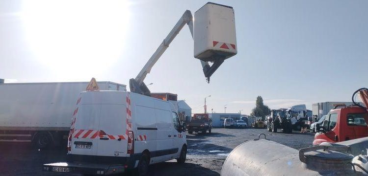 RENAULT MASTER AVEC NACELLE KLUBB K26  EC-616-WD