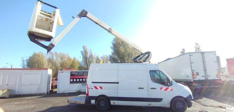 RENAULT MASTER AVEC NACELLE KLUBB K26  EC-616-WD