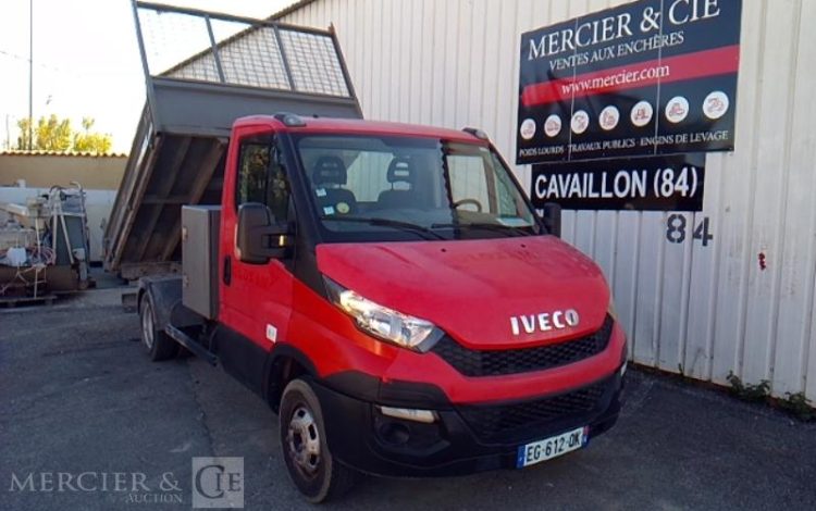 IVECO 35-130 BENNE SIMPLE CABINE COFFRE ROUGE EG-612-QK