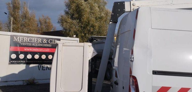 RENAULT MASTER AVEC NACELLE KLUBB K32 12 A 14M  EX-959-DF