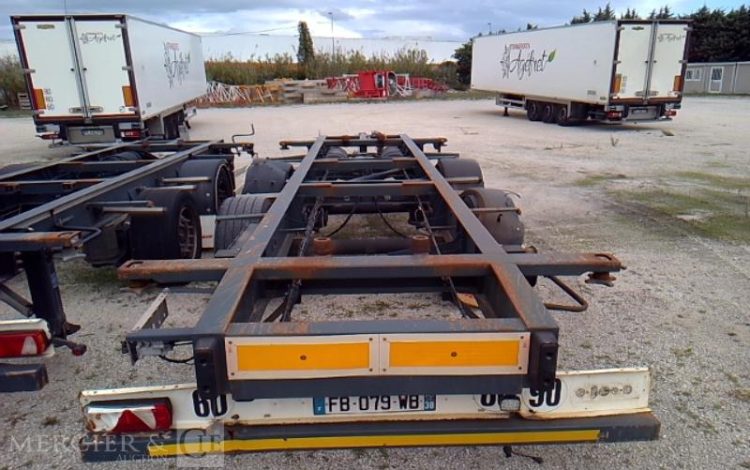 FRUEHAUF REMORQUE PORTE CONTAINER CAISSE MOBILE C745-C782 2 ESSIEUX PTAC 19T NOIR FB-079-WB