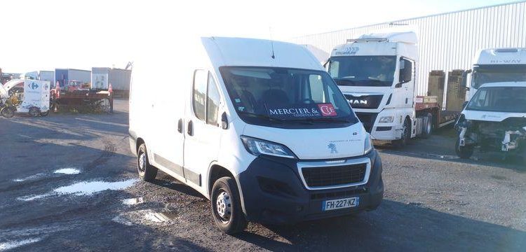 PEUGEOT BOXER PREMIUM 335 BLUHDI 130 BVM6 L1H1 BOIS 4R 11M3  FH-227-KZ