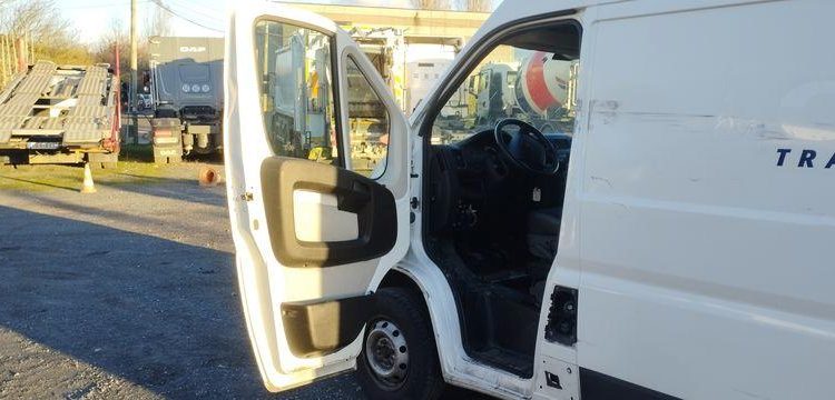 PEUGEOT BOXER PREMIUM 335 BLUHDI 130 BVM6 L1H1 BOIS 4R 11M3  FH-227-KZ