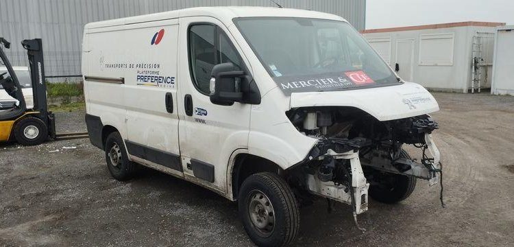 PEUGEOT BOXER L1H1 PREMIUM BLUEHDI 333 130 BVM6 BOIS  FH-811-ZY