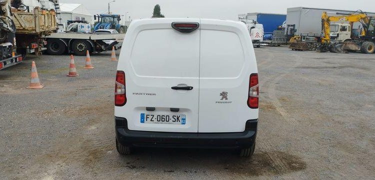 PEUGEOT PARTNER 3 – 1,5 BLUE HDI – 16V TURBO – 102 CH – DIESEL – 80998 KMS – ANNEE 2021 BLANC FZ-060-SK