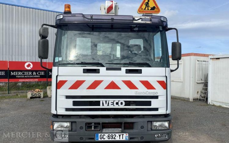 IVECO IVECO EUROCARGO 80E17 AVEC NACELLE TIME – DIESEL – 3046 HEURES – 24271KM BLANC GC-692-YT