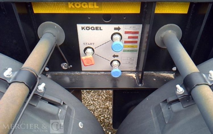 KOGEL SEMI REMORQUE PORTE CONTAINERS 3 ESSIEUX PTAC 38T 60850 KM NOIR GE-230-AP