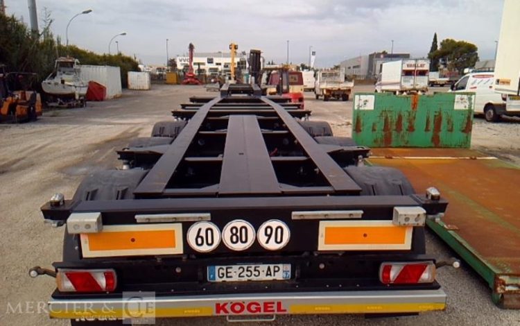 KOGEL SEMI REMORQUE PORTE CONTAINERS 3 ESSIEUX PTAC 38T 3392 KM NOIR GE-255-AP