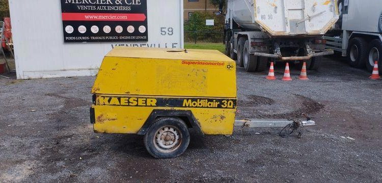 KAESER COMPRESSEUR D AIR TRACTABLE KAESER M 30 – 2354 HEURES – ANNEE 1991  KACOM30