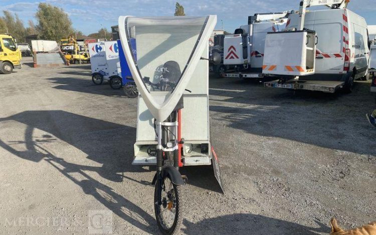 YOKLER LOT DE 2 VELOS CARGO  YOK01-02