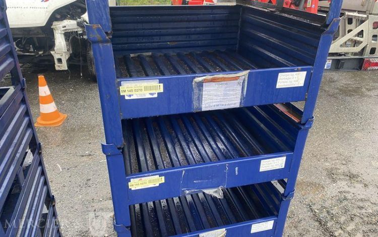 LOT DE 10 CAISSES ACIER 720/675/330MM  2VHT0512