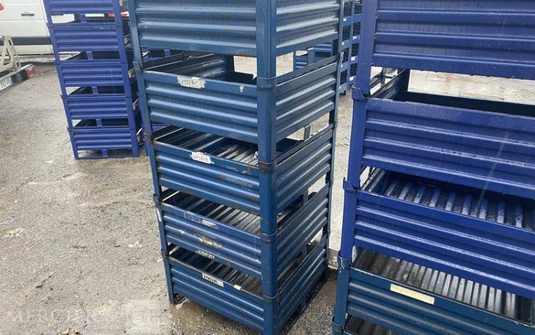 LOT DE 10 CAISSES ACIER 720/675/330MM  3VHT0512