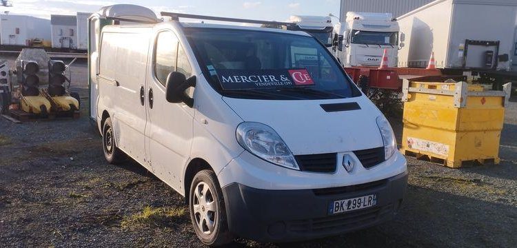 RENAULT TRAFIC FOURGON 2,0 DCI – DIESEL – ANNE 2011 BLANC BK-299-LR