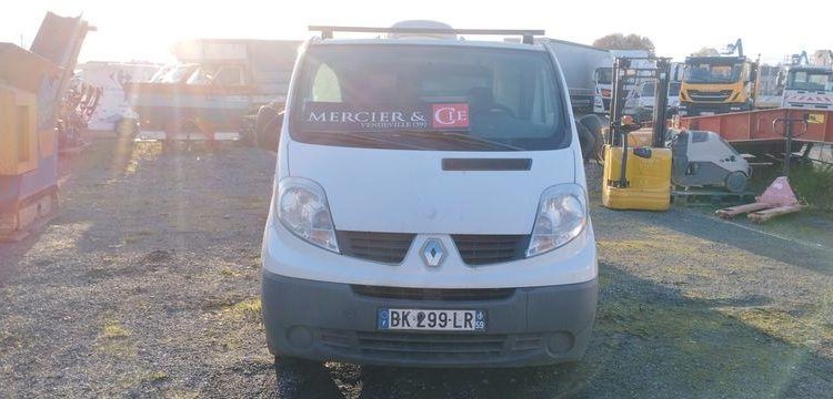 RENAULT TRAFIC FOURGON 2,0 DCI – DIESEL – ANNE 2011 BLANC BK-299-LR