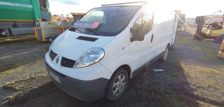 RENAULT TRAFIC FOURGON 2,0 DCI – DIESEL – ANNE 2011 BLANC BK-299-LR