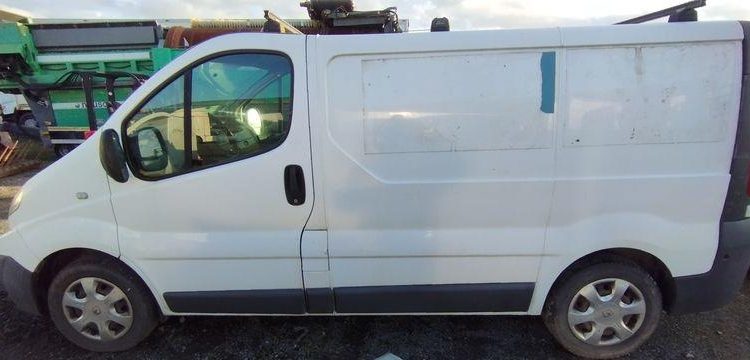 RENAULT TRAFIC FOURGON 2,0 DCI – DIESEL – ANNE 2011 BLANC BK-299-LR