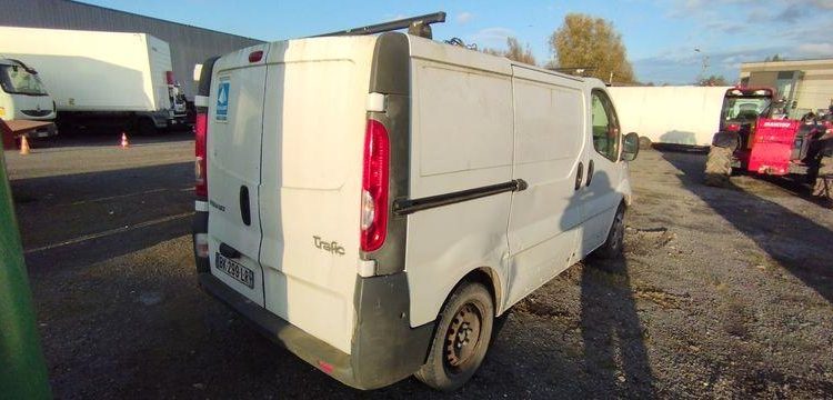 RENAULT TRAFIC FOURGON 2,0 DCI – DIESEL – ANNE 2011 BLANC BK-299-LR