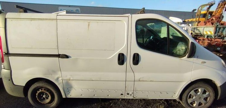 RENAULT TRAFIC FOURGON 2,0 DCI – DIESEL – ANNE 2011 BLANC BK-299-LR