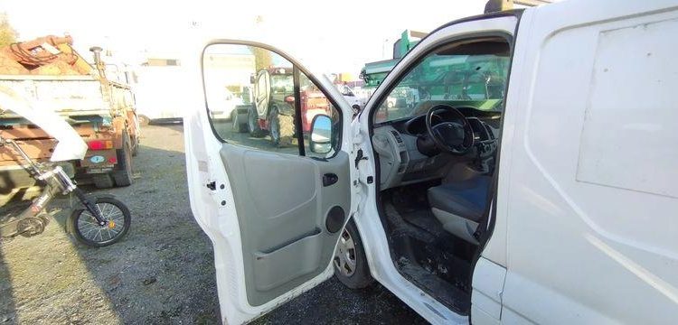 RENAULT TRAFIC FOURGON 2,0 DCI – DIESEL – ANNE 2011 BLANC BK-299-LR