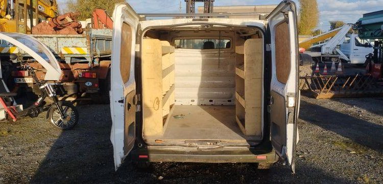 RENAULT TRAFIC FOURGON 2,0 DCI – DIESEL – ANNE 2011 BLANC BK-299-LR