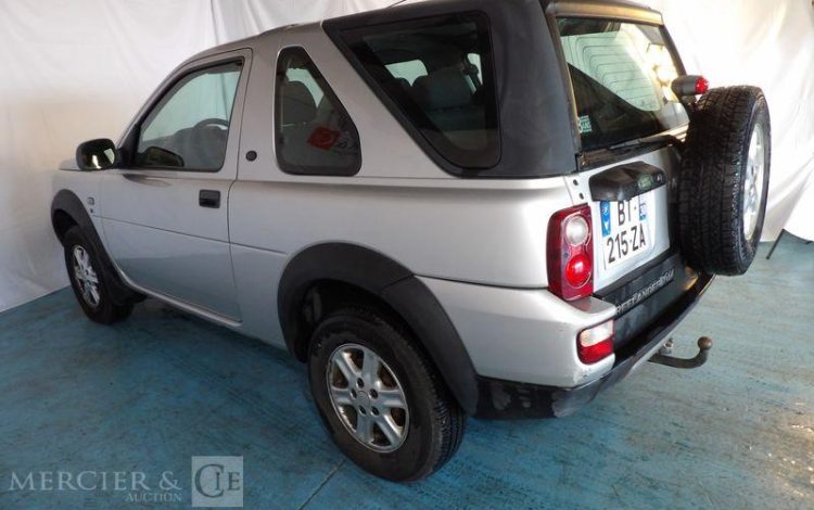 LAND ROVER FREELANDER 2,0 TD4 110CH S 4WD GRIS BT-215-ZA