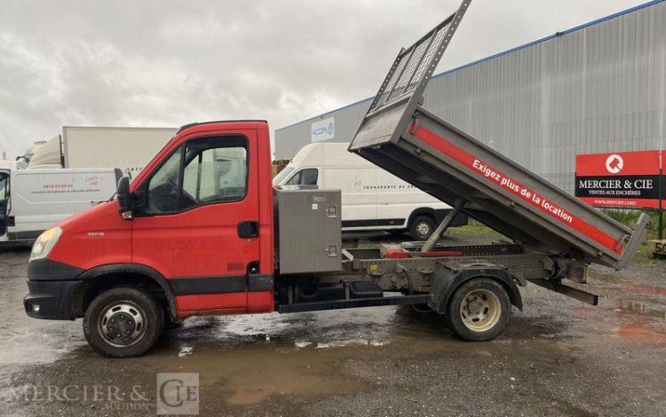 IVECO 35C13 BENNE SIMPLE CABINE COFFRE – NON ROULANT  CZ-557-GX