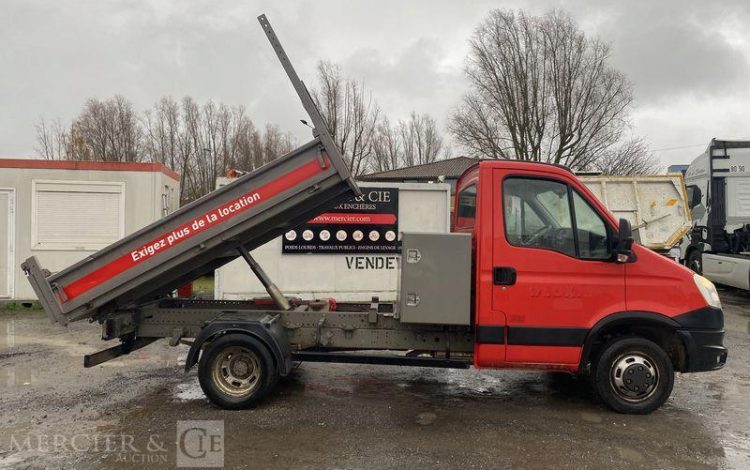 IVECO 35C13 BENNE SIMPLE CABINE COFFRE – NON ROULANT  CZ-557-GX