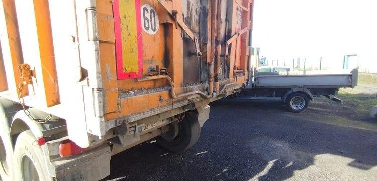 SEMI REMORQUE BENNE ALU BASCULANTE 25M3 3 ESSIEUX – PTAC 34T – 378833 KMS  DJ-439-TM